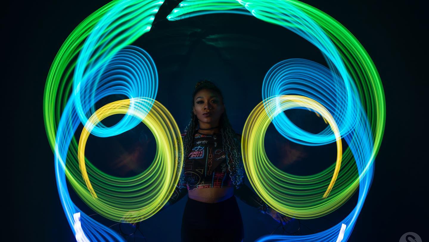 🔥Vibrant LED Flow Fans🎁7-Key Intuitive Control & Sync Modes - Lightweight 12.2 oz Build - Perfect for Festivals, Raves & Flow Arts