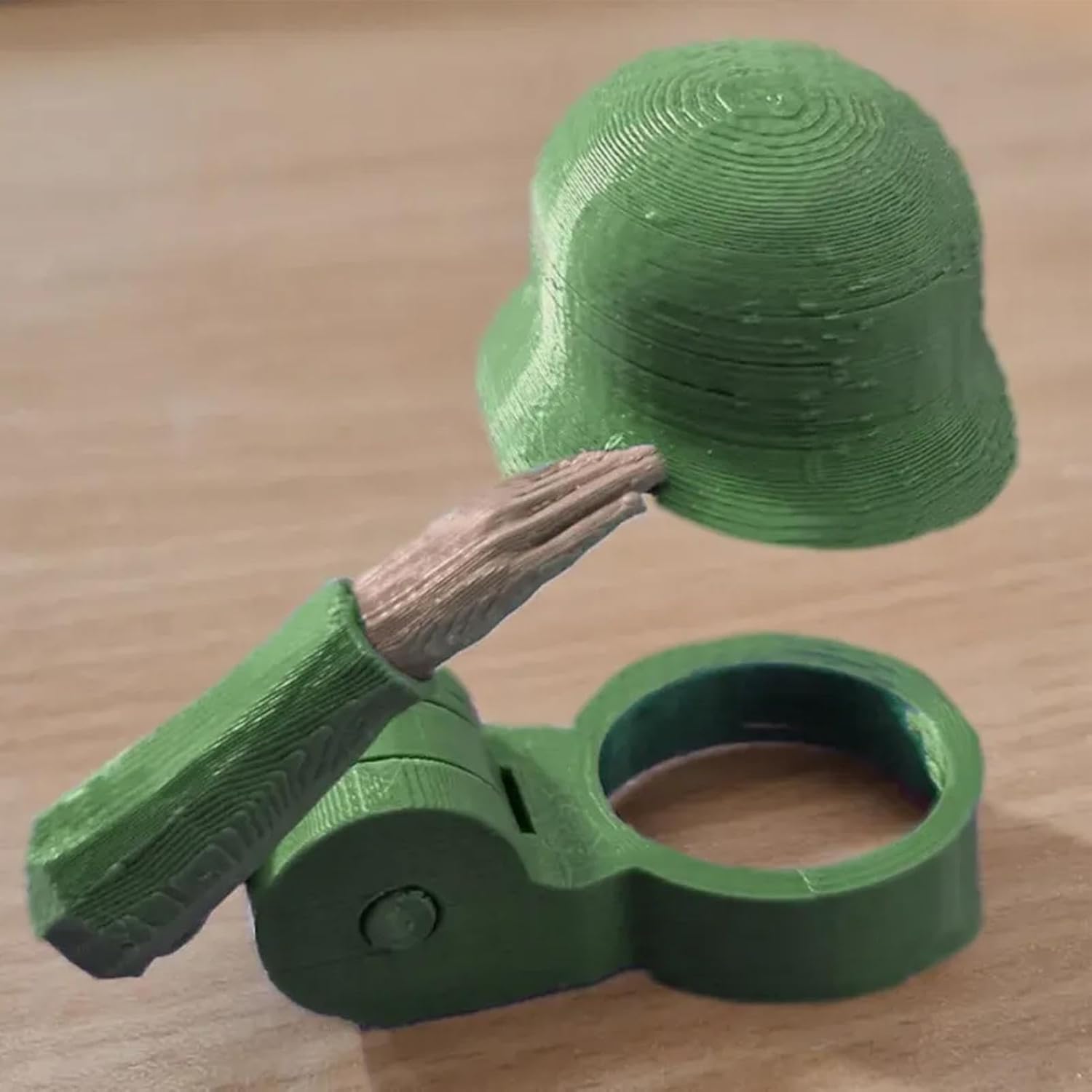 🫡 Reusable Soldier Salute Beer Bottle Helmet with Built-in Opener — Salute The Homies & Lock In Beer Flavor🍺