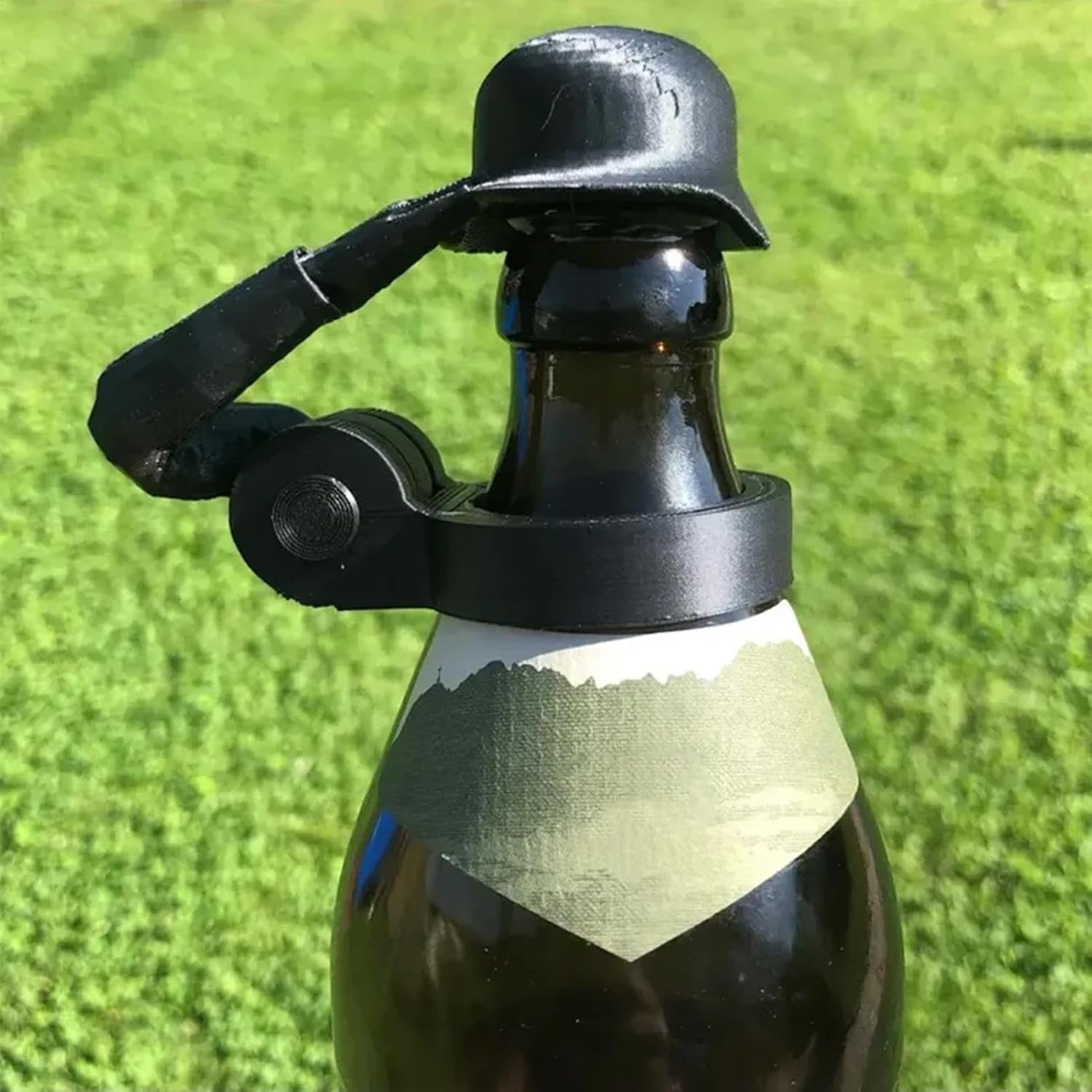 🫡 Reusable Soldier Salute Beer Bottle Helmet with Built-in Opener — Salute The Homies & Lock In Beer Flavor🍺